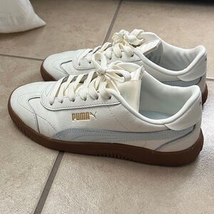 White and blue Puma Sneakers with Gum Sole